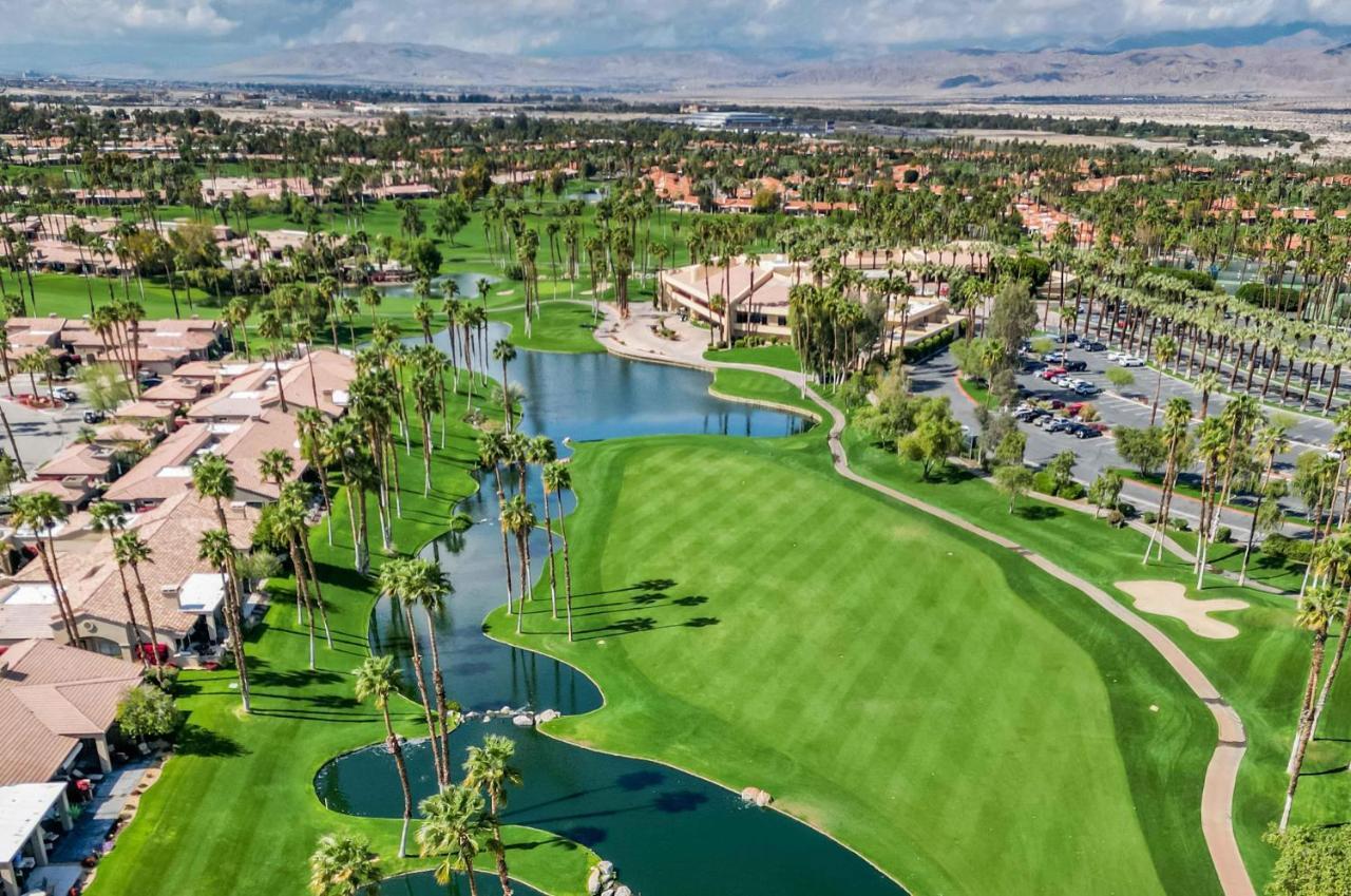 V3859 - Waterfall Hole Palm Desert Luaran gambar